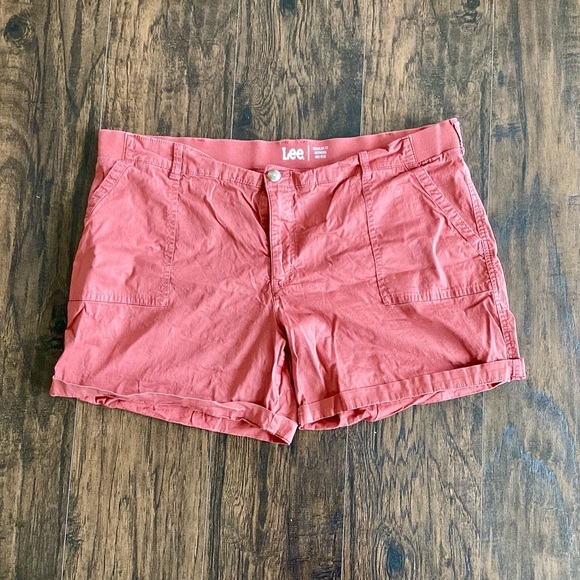 Lee Bermuda Short - Picture 1 of 6